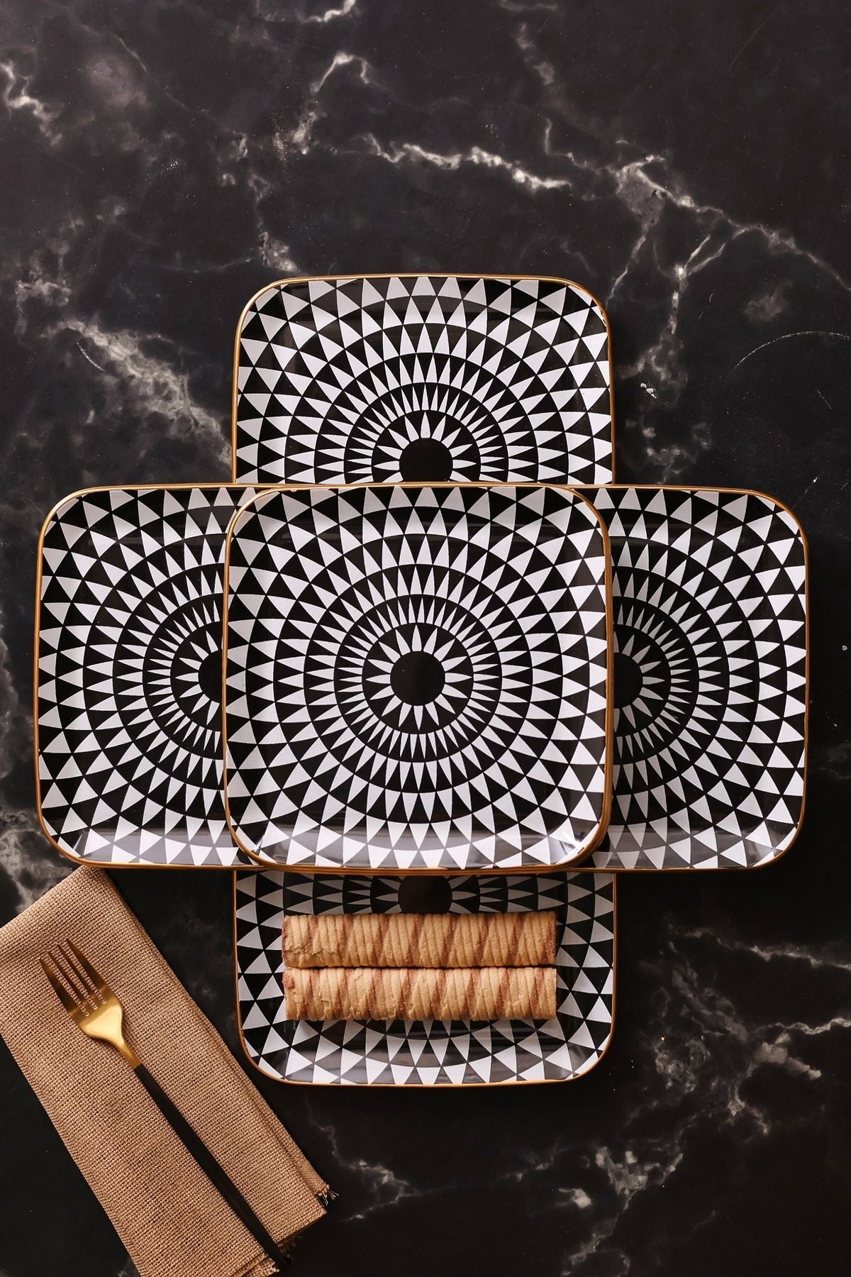 Karaca Black Gold 6-Piece Square Glass Cake Set 2