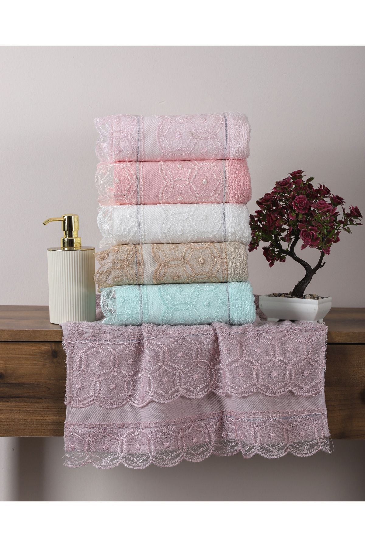 Denia Home Textile Venus Lace Hand Towel Set 1