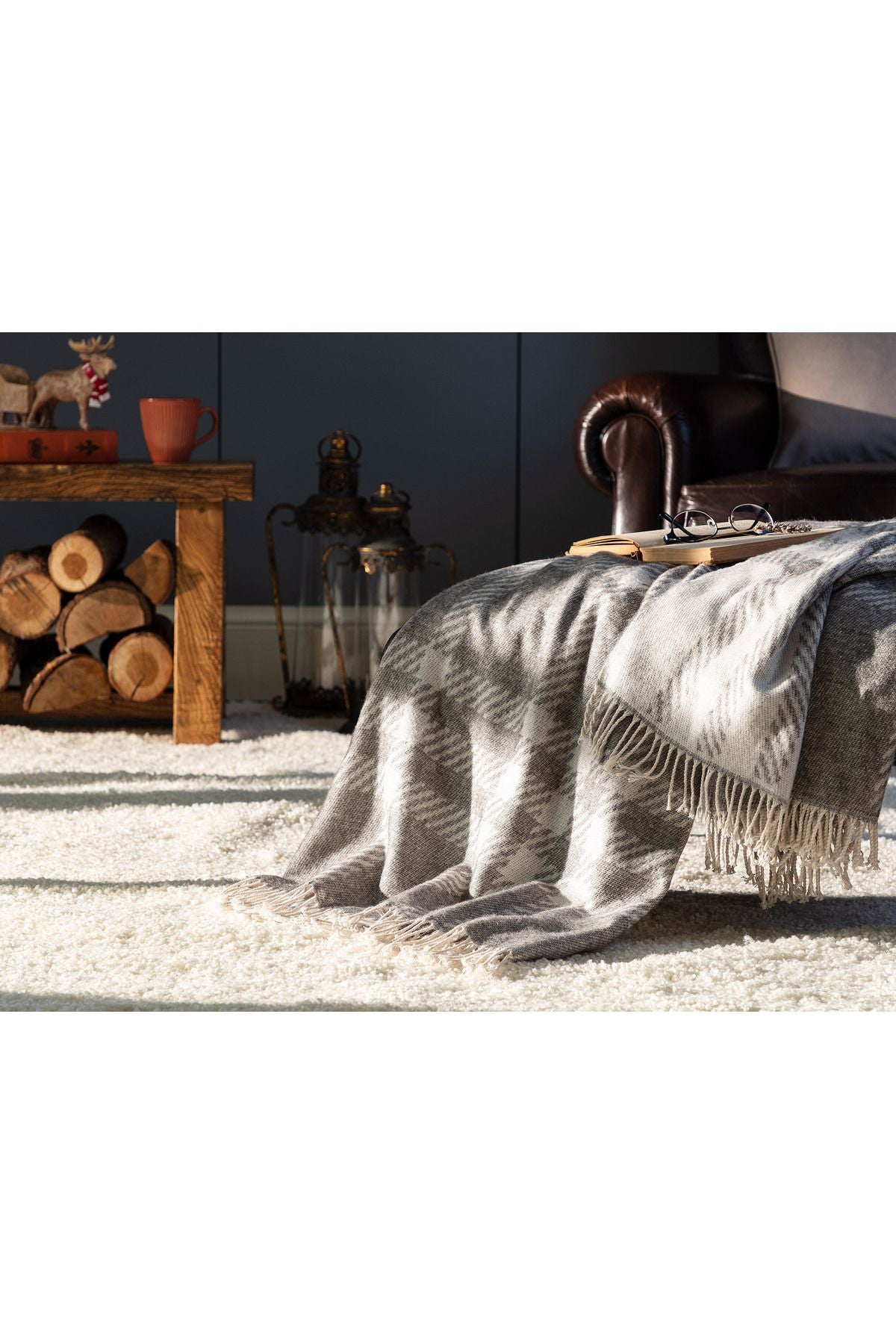 Madame Coco Katriane TV Blanket - Gray 1