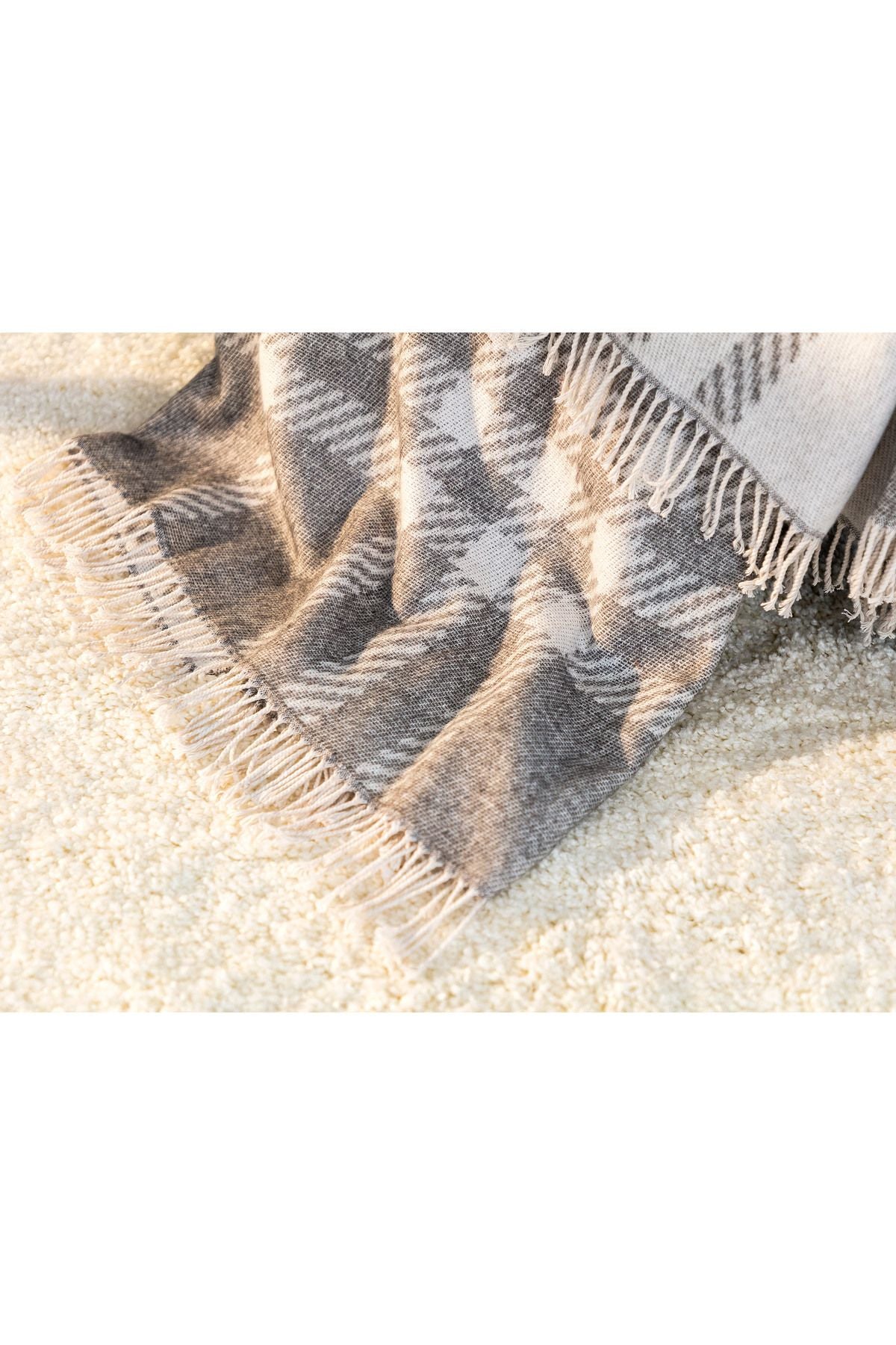 Madame Coco Katriane TV Blanket - Gray 2