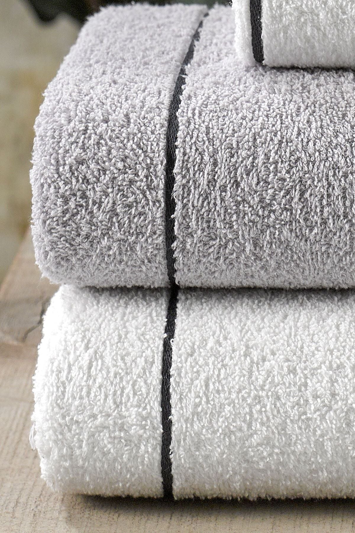 Eumenia Valona 50 x 85 – 70 x140 cm 4-Piece Bathroom Towel Set | Gray-Cream 3