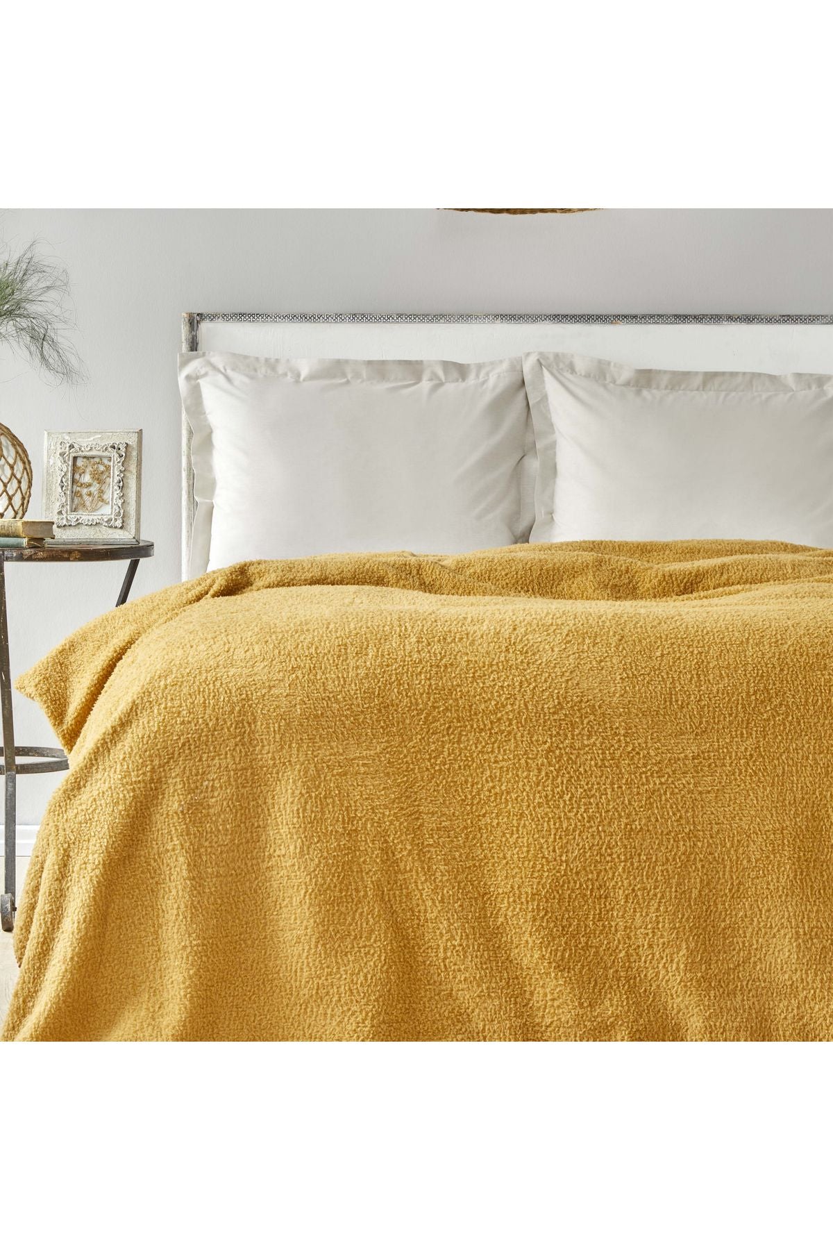 Karaca Home Faye Mustard Double Sherpa Blanket 1