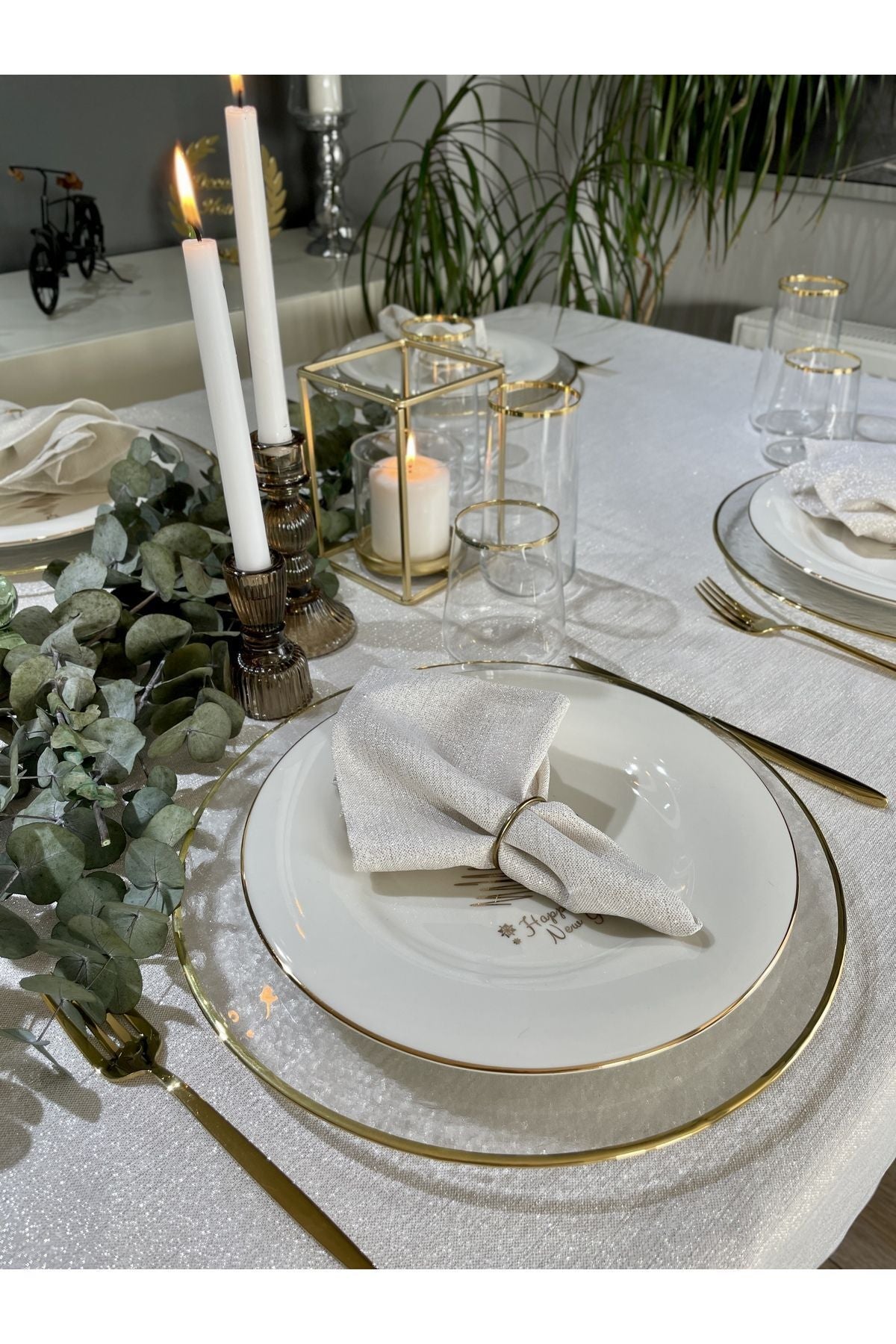 Decamor Home Gold Glitter Cream Tablecloth 2