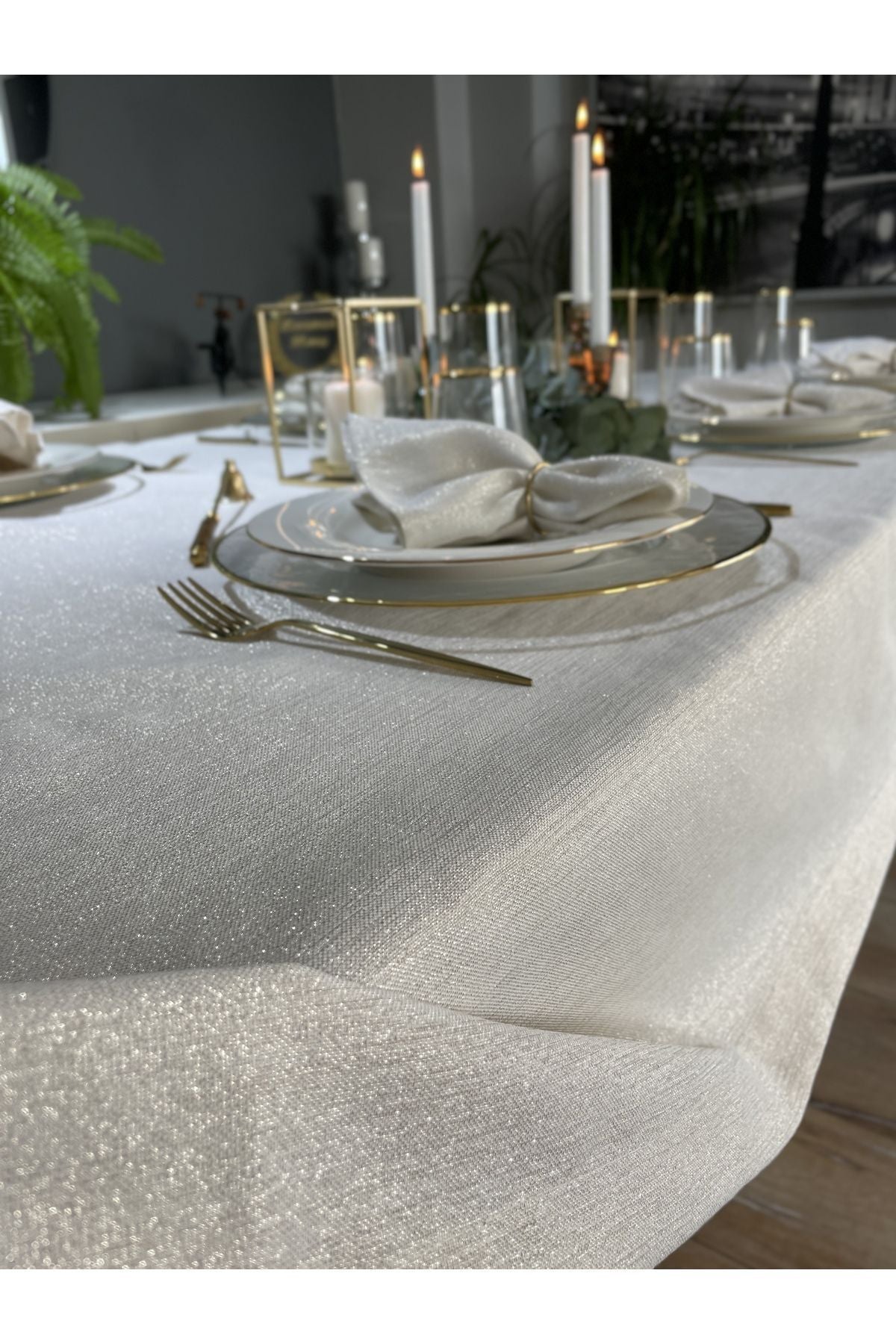 Decamor Home Gold Glitter Cream Tablecloth 6