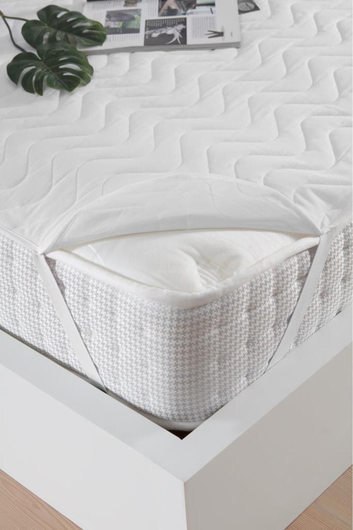 Decovilla Quilted Corner Elastic Waterproof Mattress Protector 1