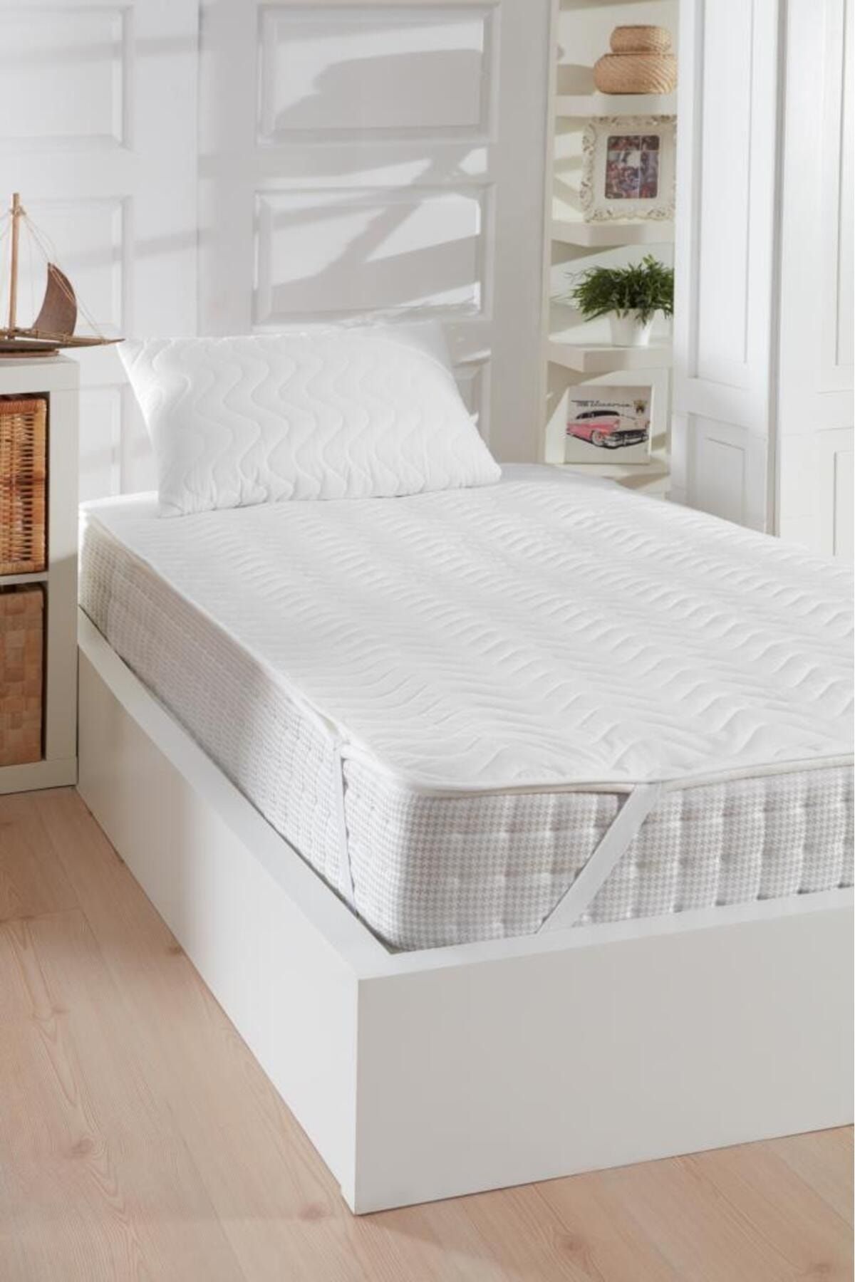 Decovilla Quilted Corner Elastic Waterproof Mattress Protector 2