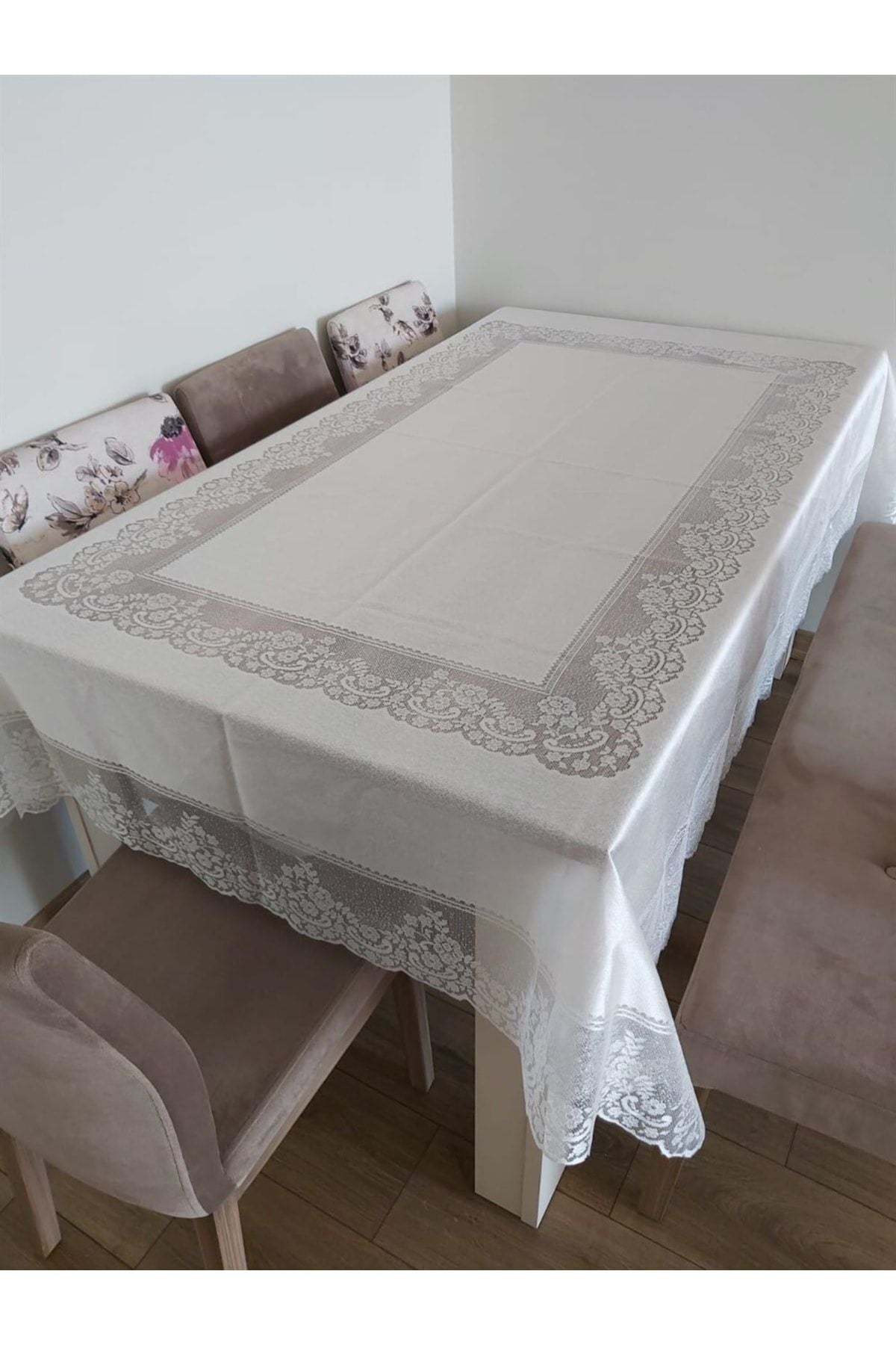 Biocotton Elegant Design Lace Tablecloth 1