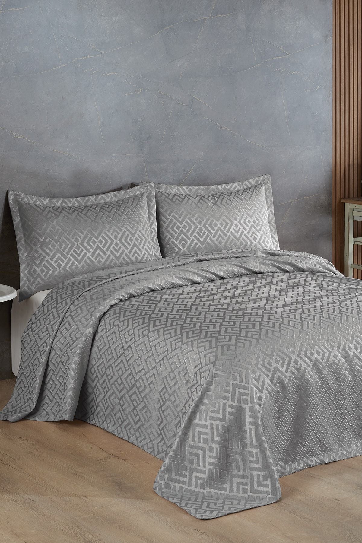 BIRHOME Estila Jacquard Chenille Double Bedspread (Gray) 1