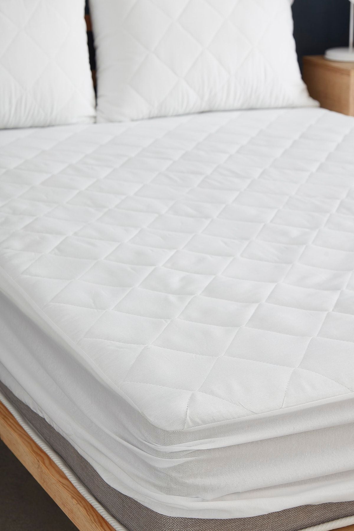 Valezium Quilted Fitted Mattress Protector 2