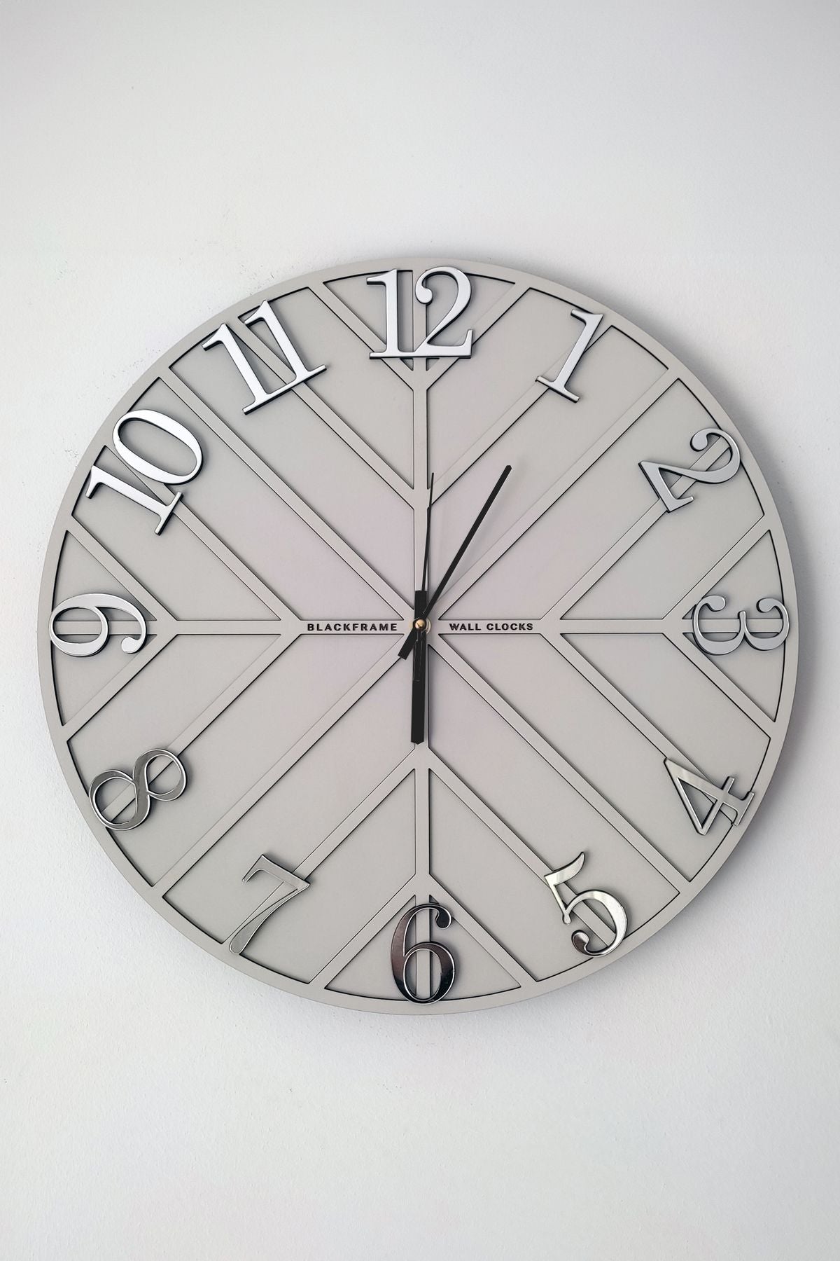 Blackframe Diagonal Lines - Light Gray & Silver - 50cm Wall Clock 2