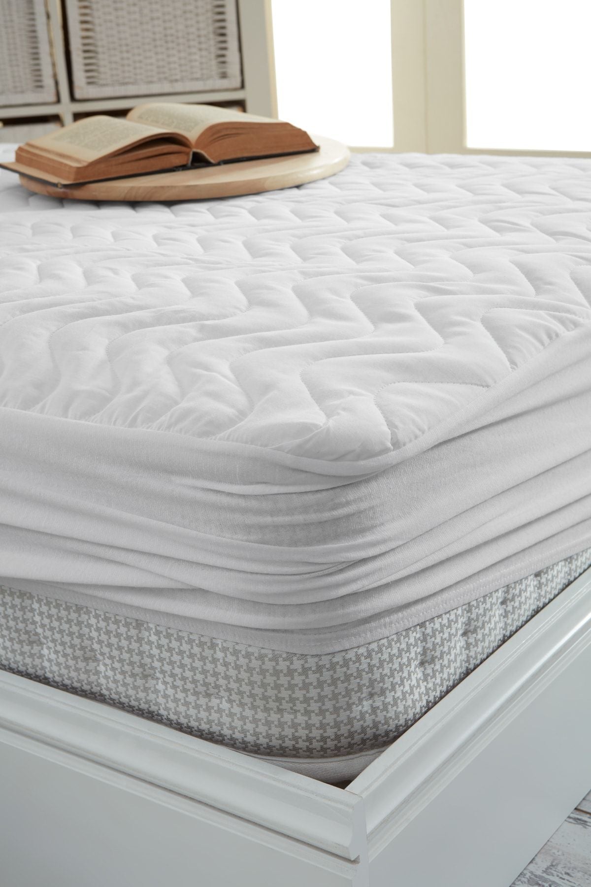 Decovilla Quilted Fitted Full Edge Waterproof Mattress Protector Sheet White 1