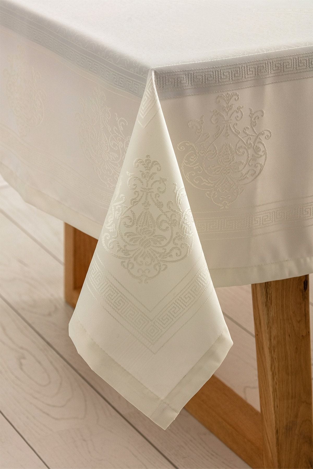 Scarlet Home Collection Neoplan Waterproof Jacquard Polyester Tablecloth 1