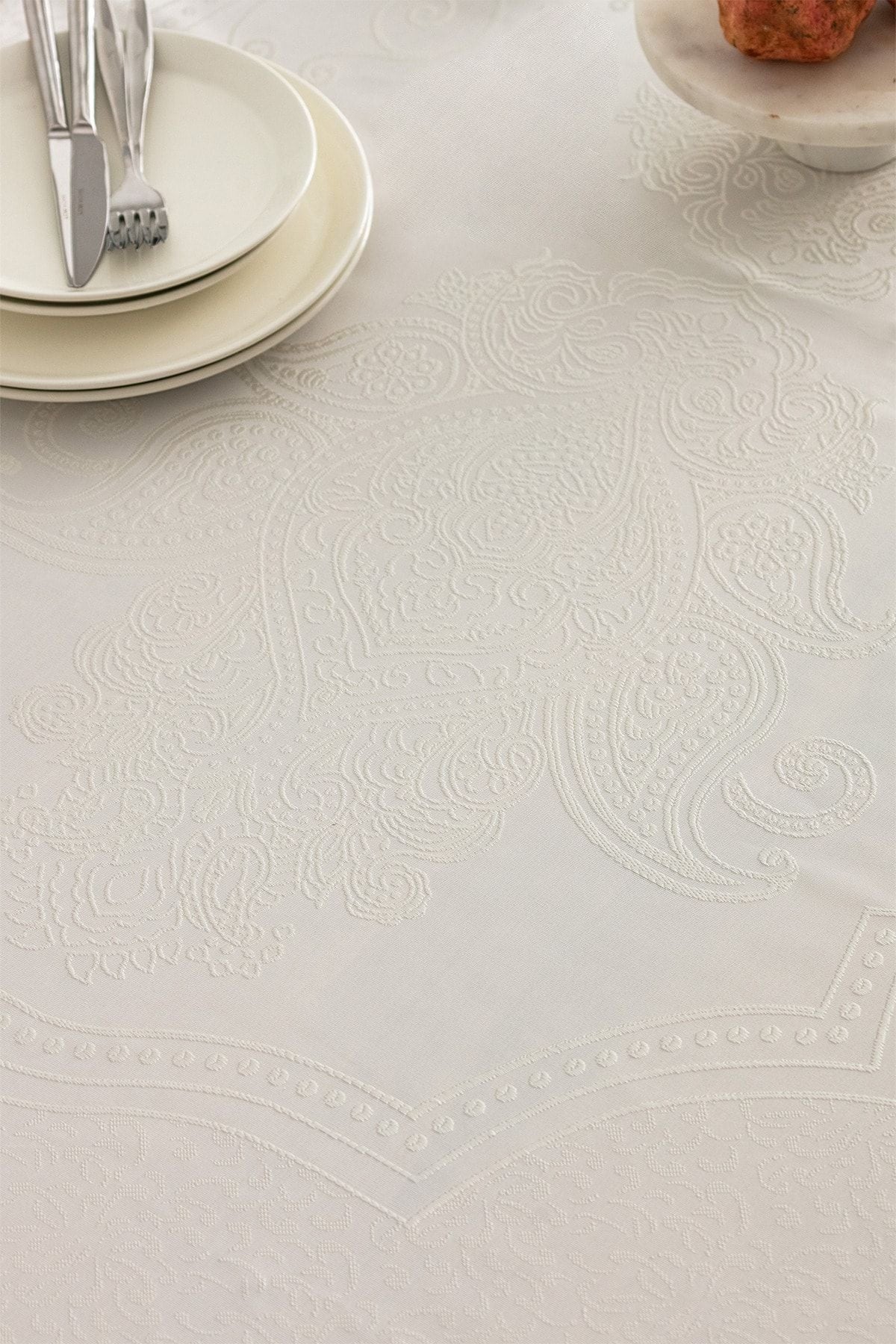 Scarlet Home Collection Neoplan Waterproof Jacquard Polyester Tablecloth 3