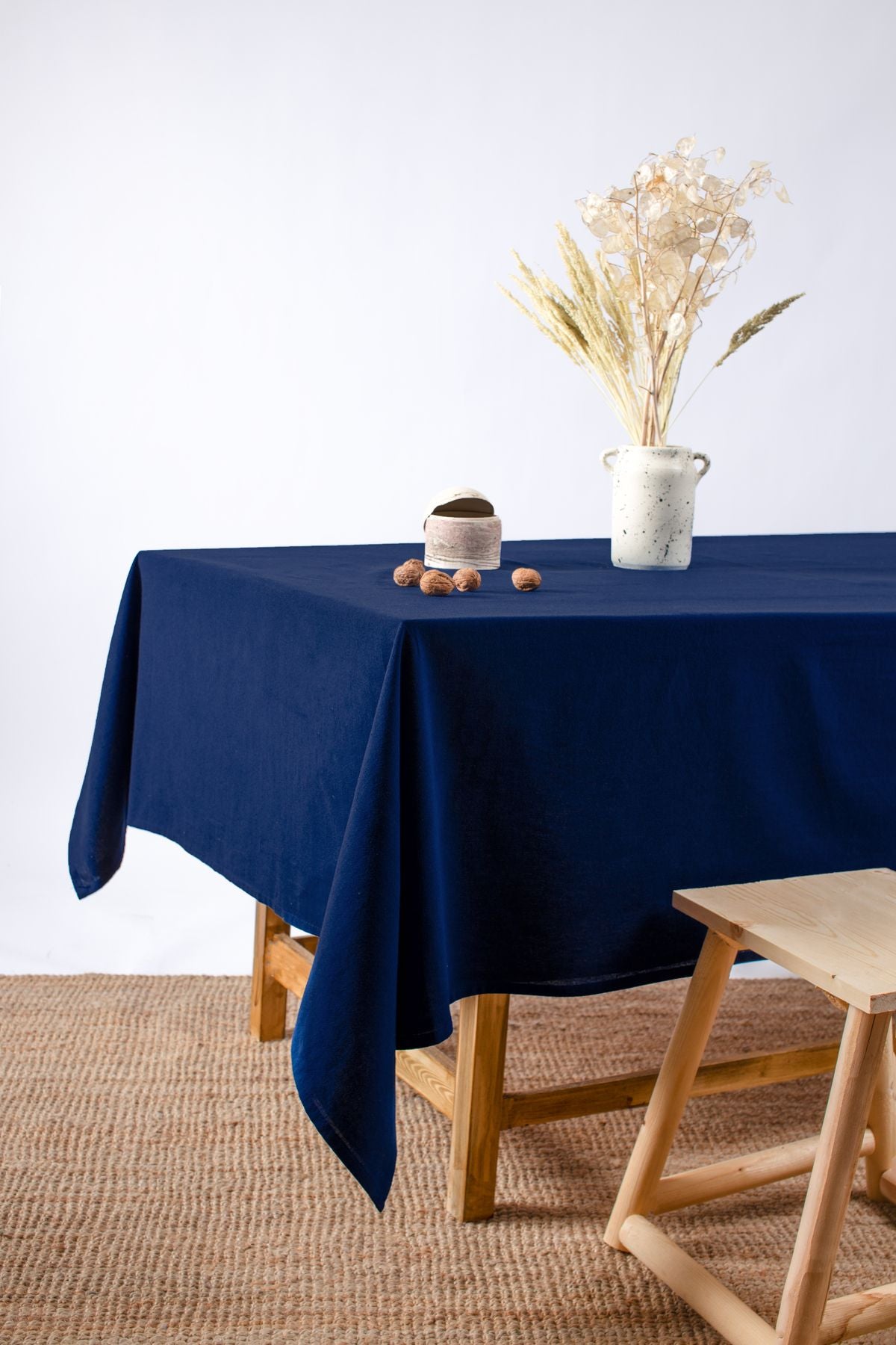 Wellstil Premium Linen Navy Tablecloth 1