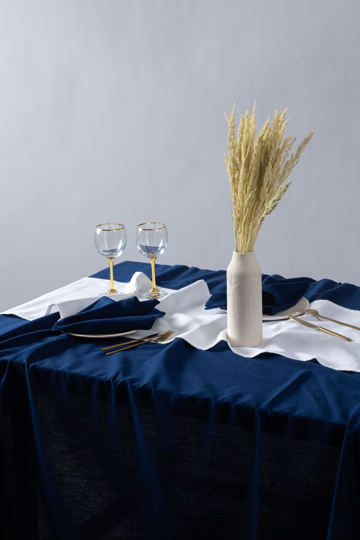 Wellstil Premium Linen Navy Tablecloth 3