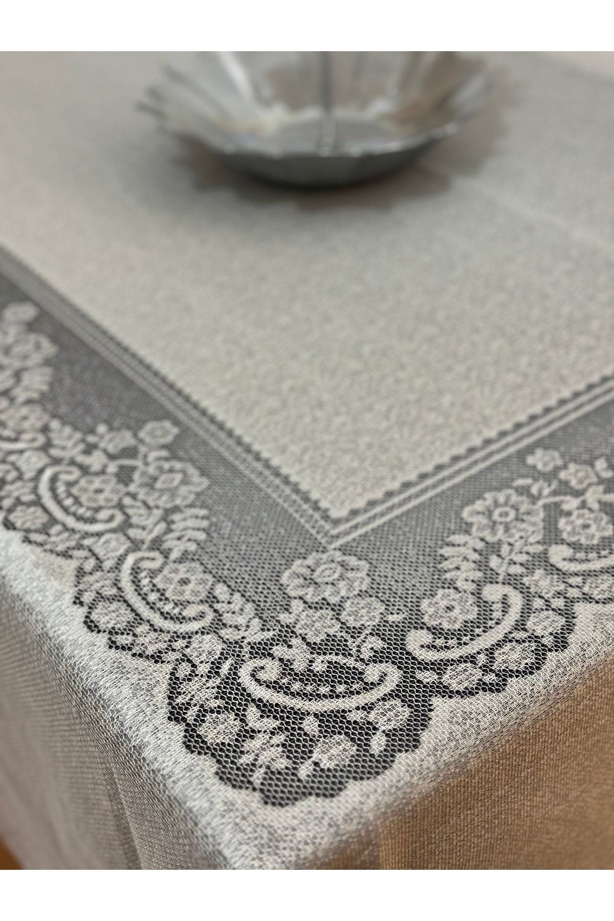 Madame Clean Home Silver Stain-Resistant Lace Tablecloth with Tile Pattern 160x220 Cm 2