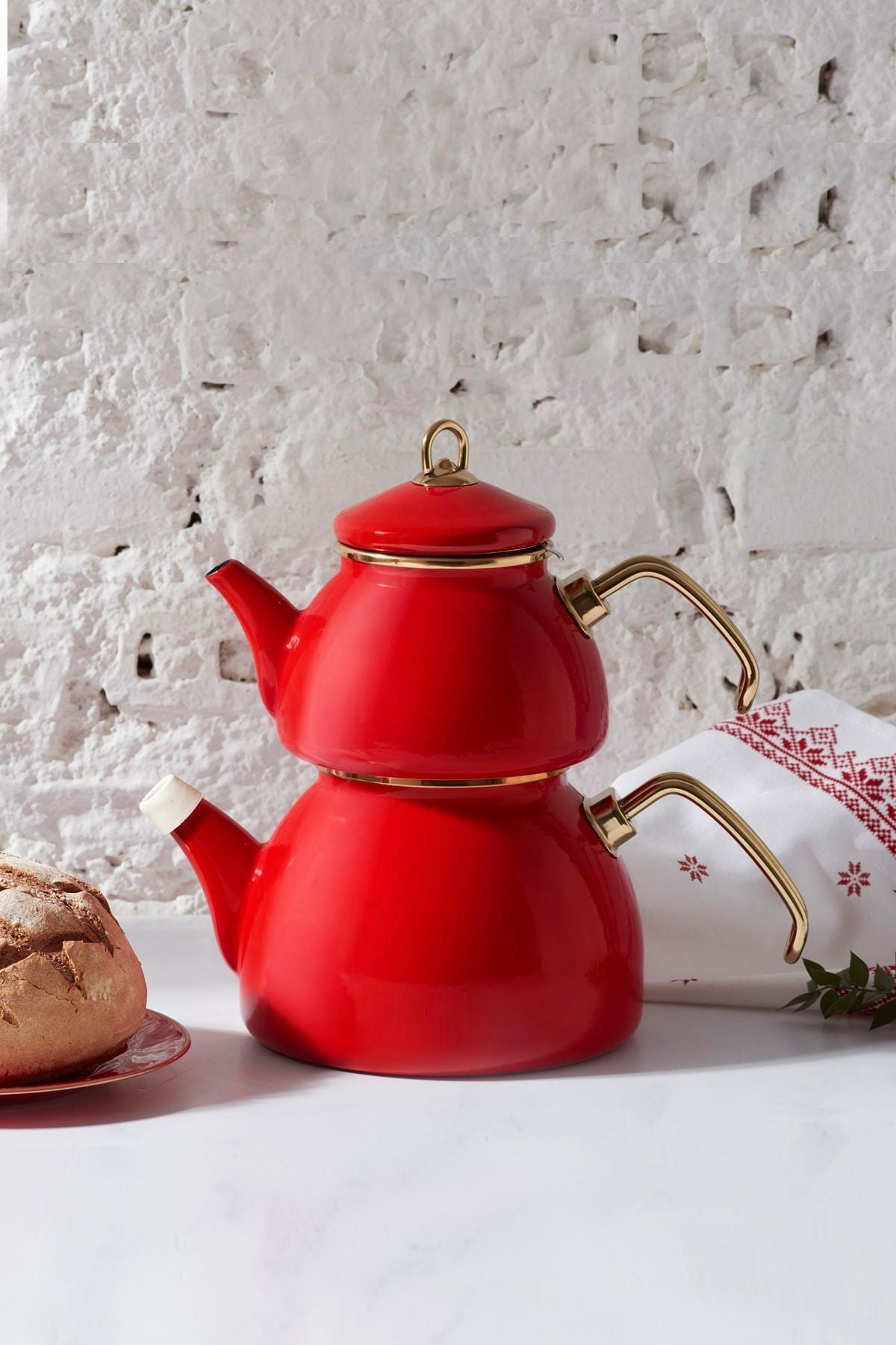 Karaca Retro Enamel Red Teapot 1