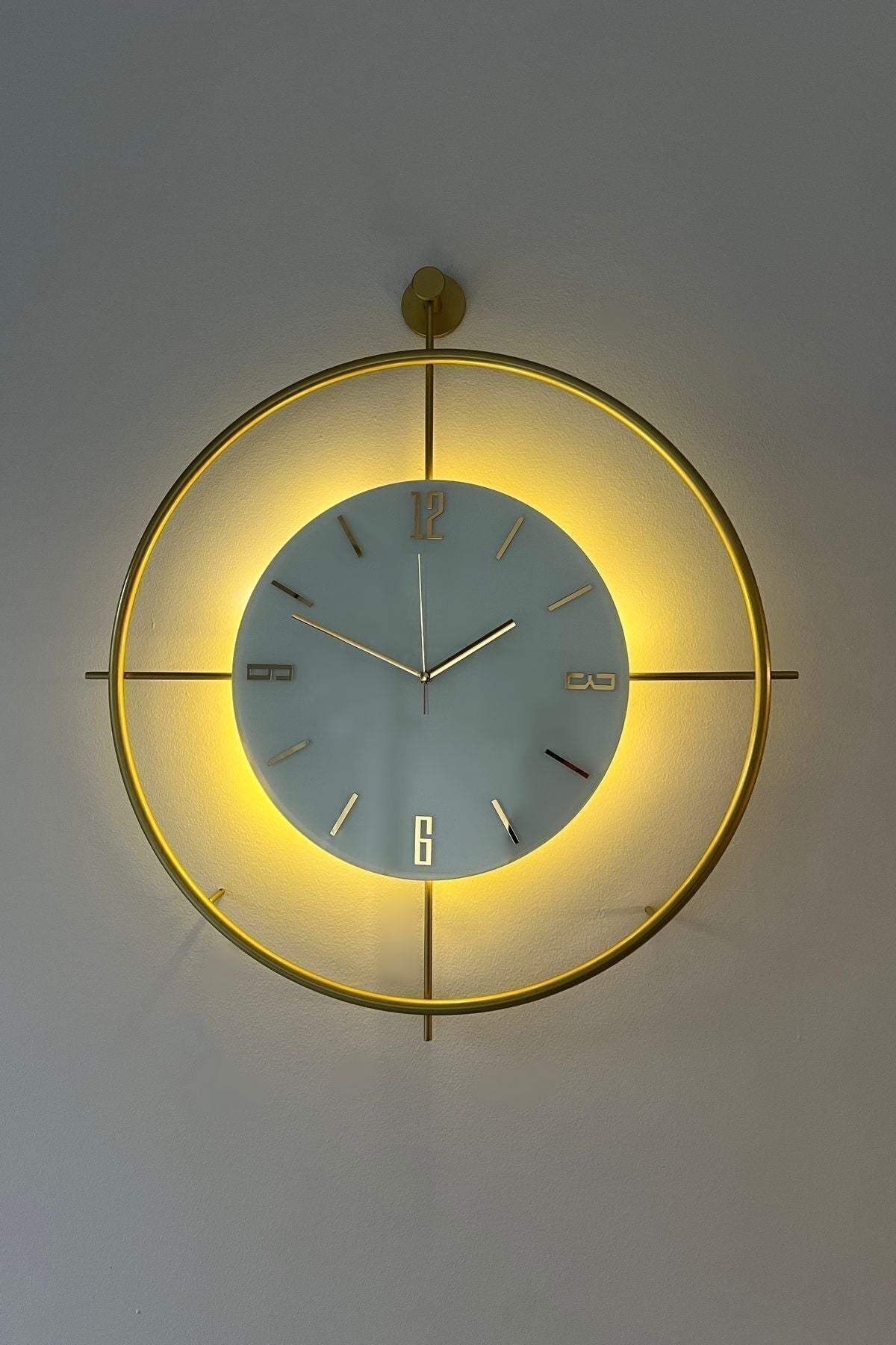 MetaQuartz Accessory Medium Size Scandinavian Crystal Gold - Battery Operated LED (Comes With 3 Batteries) - Metal Wall Clock 8