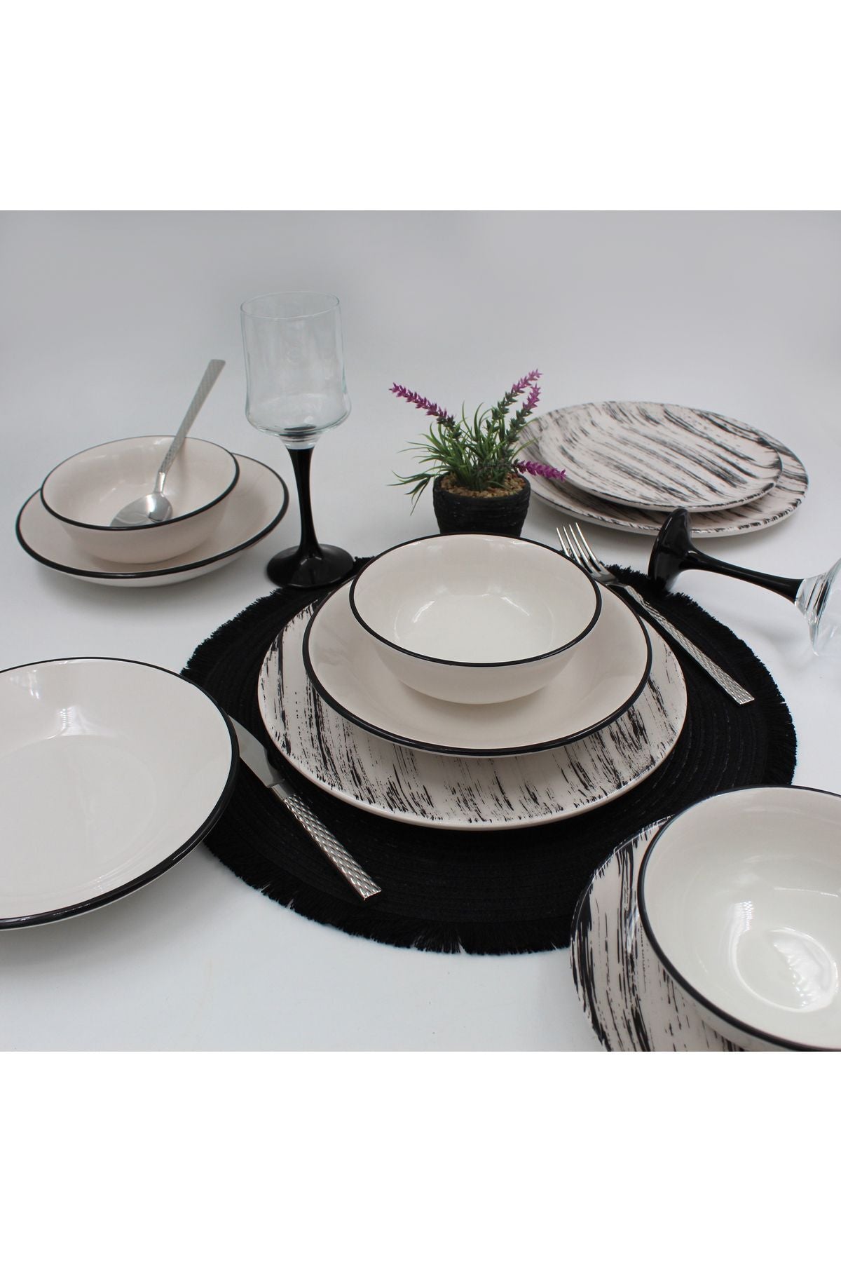 Arna Porselen Anka 24 Piece 6 Person Dinner Set - Patterned Black Mesh 5