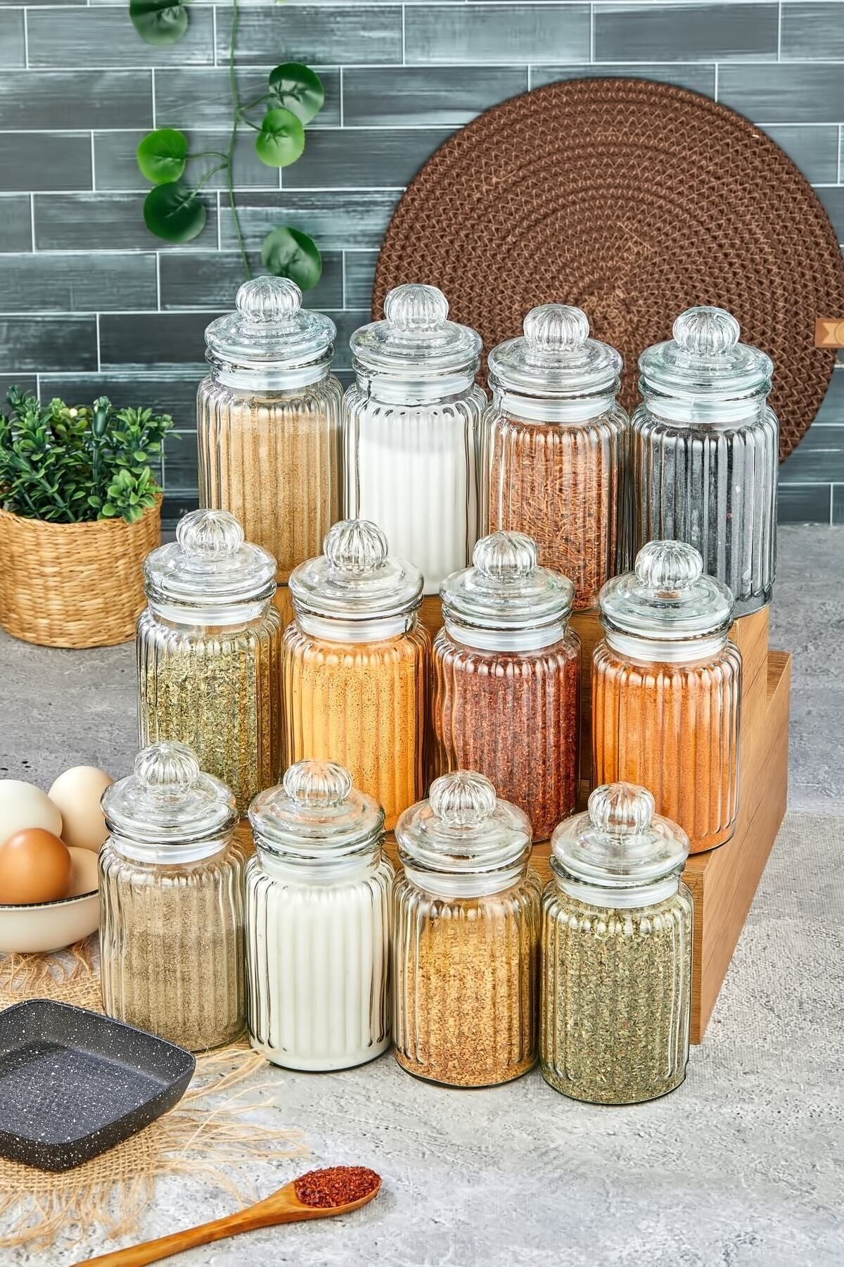 King Mop Vintage 12-Piece Vacuum-Sealed Glass Spice Jar Set 1