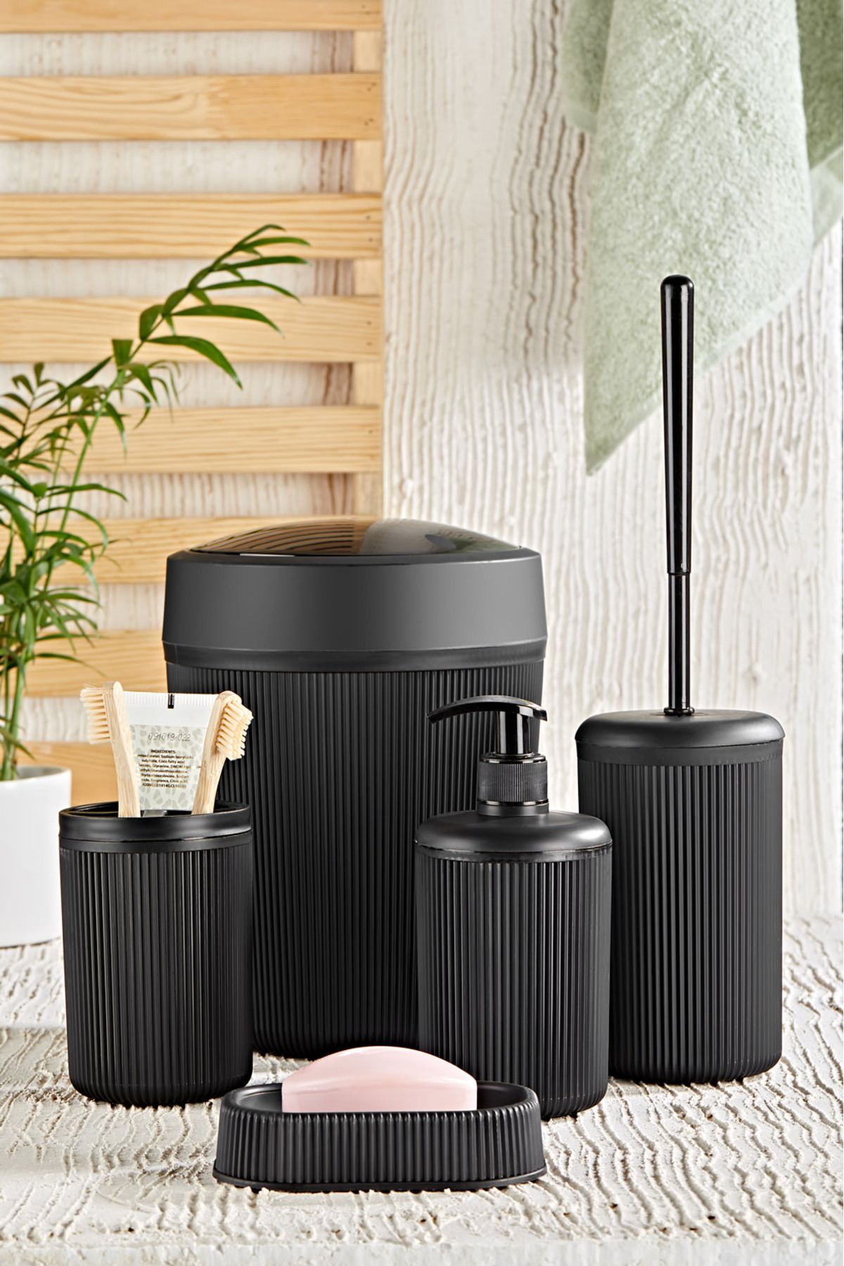 ORSA HOME 207 Striped Pattern Black 5-Piece Bathroom Set 1