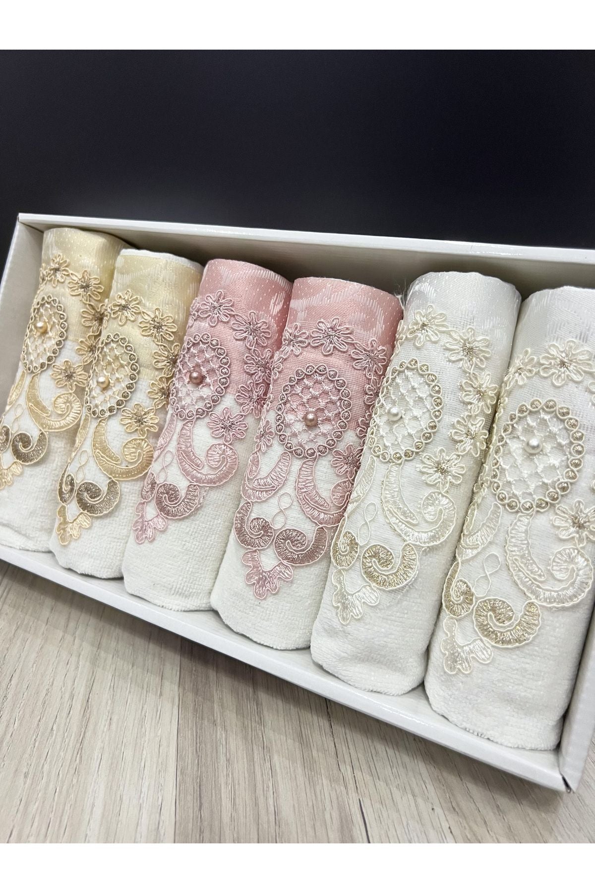 AYHANHOME 6-Piece Lace-Trimmed 30x50 Boxed Kitchen Towel Set 1