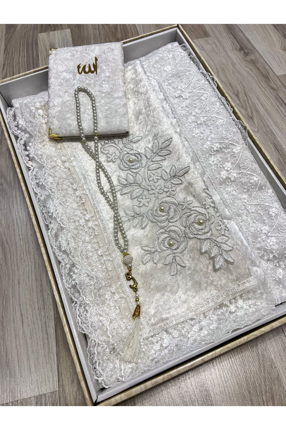 AYHANHOME 4 Piece Prayer Rug Set Bridal Boxed Velvet Lace Groom Bride Set 1