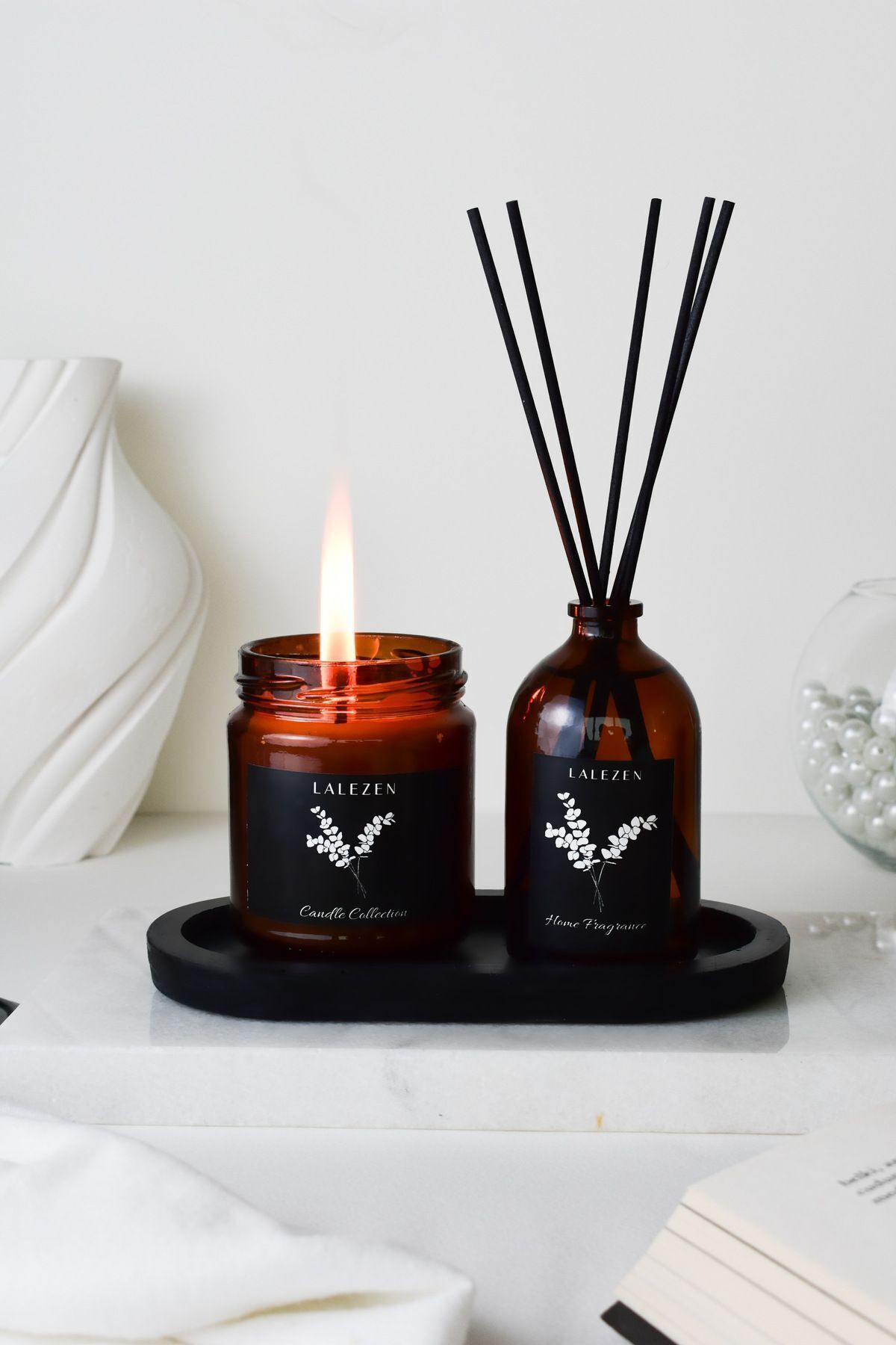 LALEZEN HOME Black Stand Japanese Cherry Blossom Scent & Candle Set 1