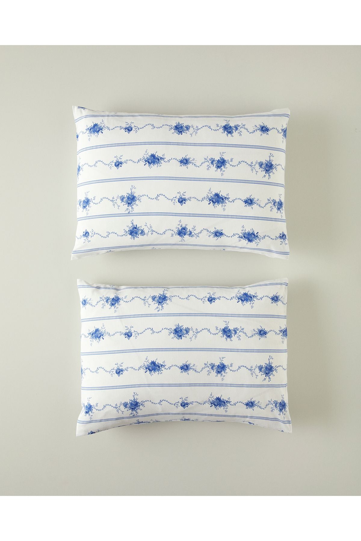 English Home Flower Line 2-Piece Pillowcase Blue 1