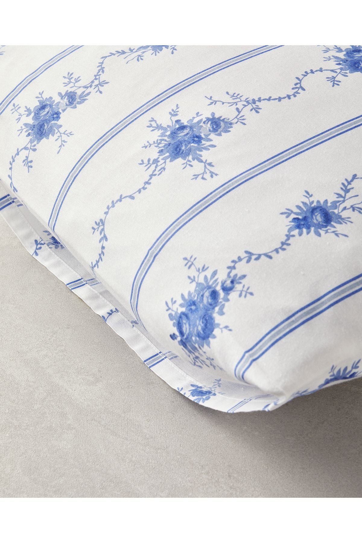 English Home Flower Line 2-Piece Pillowcase Blue 3